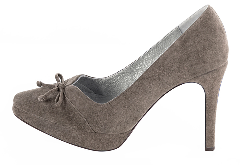 French elegance and refinement for these taupe brown dress pumps, with a knot on the front, 
                available in many subtle leather and colour combinations. Choose or not, your materials and colors.
This beautiful platform pump will make you gain height.
Its original cut will hold your foot without hurting you. 
                Matching clutches for parties, ceremonies and weddings.   
                You can customize these shoes to perfectly match your tastes or needs, and have a unique model.  
                Choice of leathers, colours, knots and heels. 
                Wide range of materials and shades carefully chosen.  
                Rich collection of flat, low, mid and high heels.  
                Small and large shoe sizes - Florence KOOIJMAN